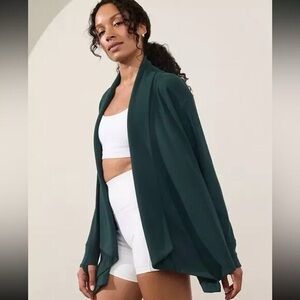 Athleta NWOT Forest Green Pranayama Wrap size Medium